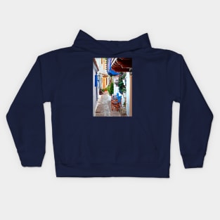 Picturesque alley in Skopelos Kids Hoodie